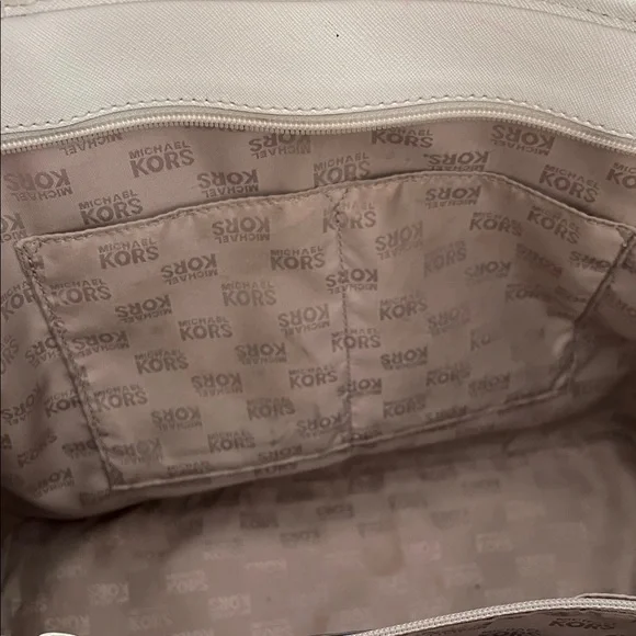 MICHAEL KORS ELEGANT CREAM TOTE - Picture 11 of 16